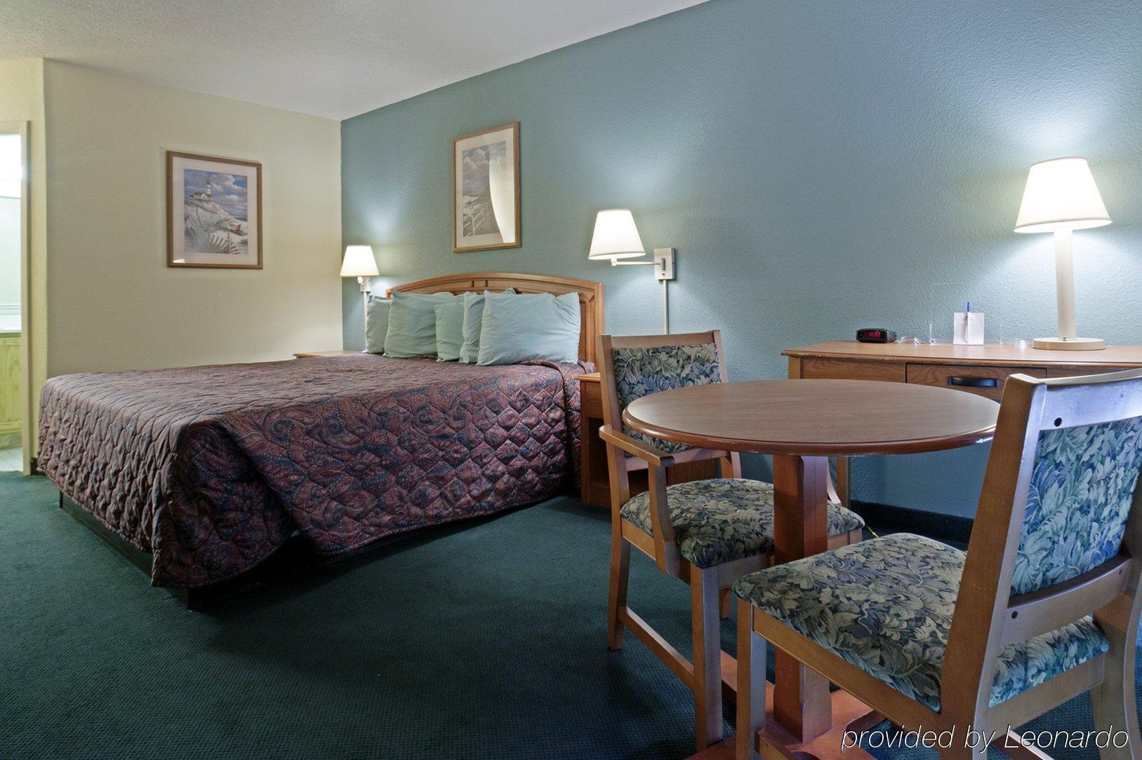Americas Best Value Inn Florida Turnpike & I-95 Fort Pierce Room photo